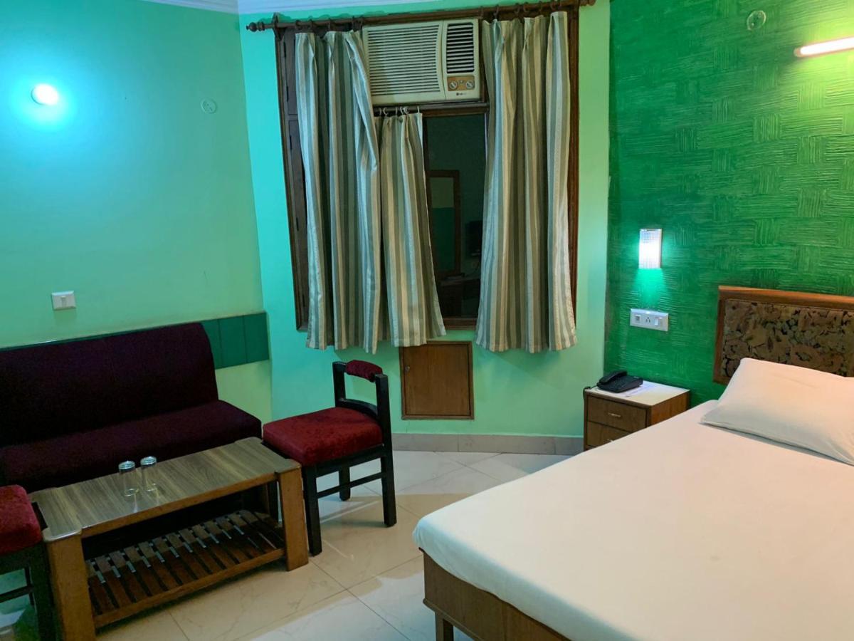 Hotel Raman'S Jagādhri Buitenkant foto