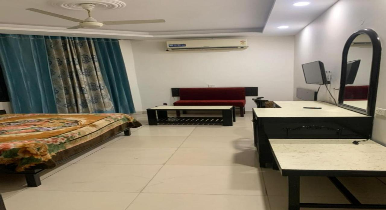 Hotel Raman'S Jagādhri Buitenkant foto